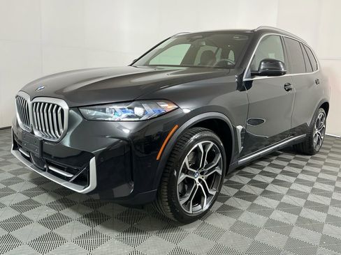 Certified 2024 BMW X5 sDrive40i w/ Premium Package image 2