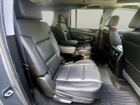 Used 2018 Chevrolet Suburban Premier AWD/4WD image 19