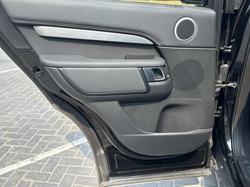 Certified 2024 Land Rover Discovery Dynamic SE image 12