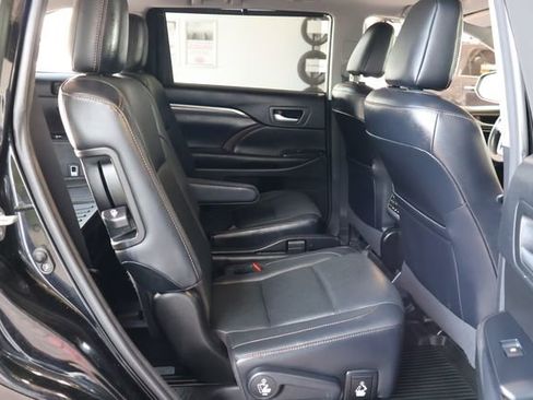 Used 2018 Toyota Highlander Limited Platinum AWD/4WD image 22