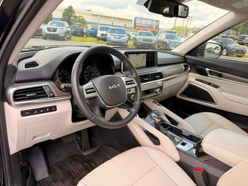 Used 2022 Kia Telluride EX FWD image 16