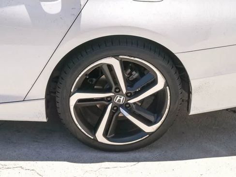Used 2018 Honda Accord Sport image 6