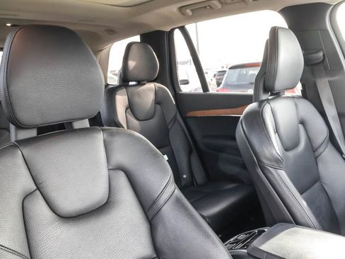 Used 2021 Volvo XC90 T6 Momentum w/ Climate Package AWD/4WD image 37