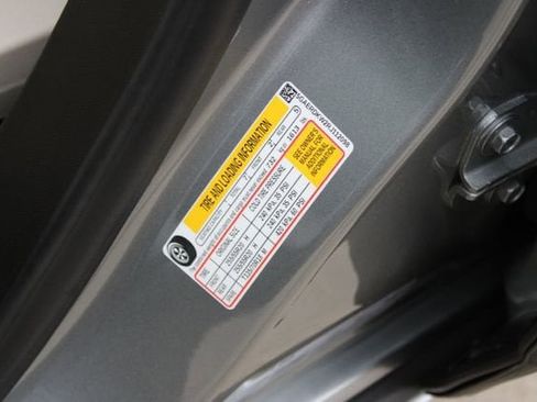 Used 2024 Buick Enclave Avenir w/ Avenir Technology Package image 33