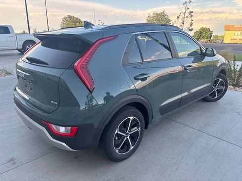 Used 2024 Kia Niro EX w/ EX Cold Weather Package FWD image 9