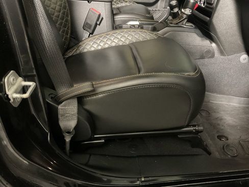 Used 2021 Jeep Wrangler Unlimited Sahara image 36