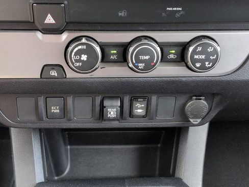 Used 2019 Toyota Tacoma SR5 image 18