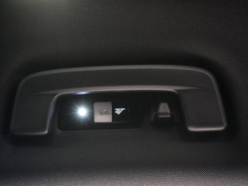 Used 2022 Porsche Panamera 4 Platinum Edition image 25