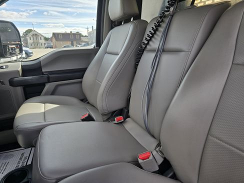 Used 2017 Ford F550 4x4 Regular Cab Super Duty image 11