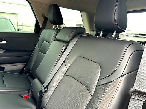 New 2026 Nissan Pathfinder SL FWD image 16