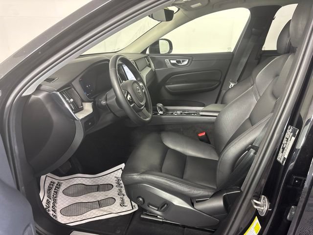 Used 2025 Volvo XC60 B5 Plus AWD/4WD image 17