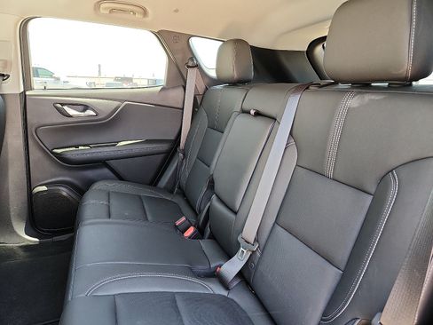 Used 2024 Chevrolet Blazer LT w/ Sound & Technology Package FWD image 8