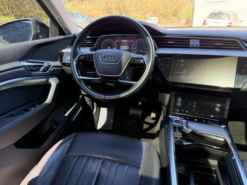 Used 2021 Audi e-tron Premium Plus w/ Premium Plus Package image 11