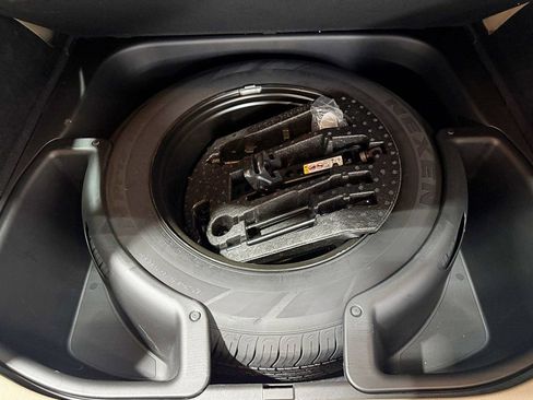 Used 2019 Jeep Grand Cherokee Laredo RWD image 38