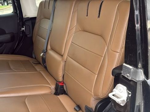 Used 2022 Jeep Wrangler Unlimited Sahara w/ Cold Weather Group AWD/4WD image 26