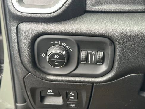 New 2026 RAM 1500 4x4 Crew Cab image 24