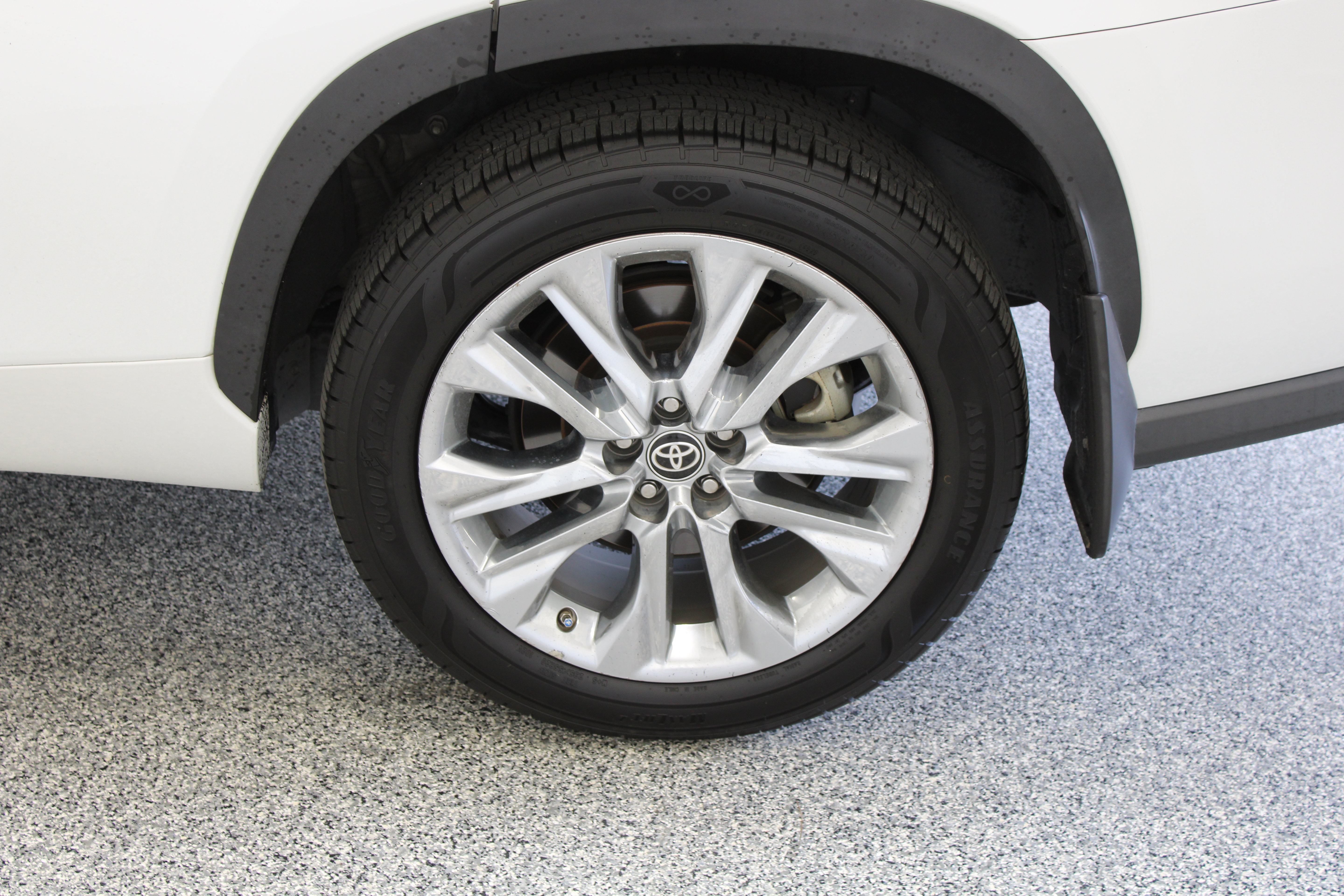 Used 2023 Toyota Highlander Limited FWD image 10