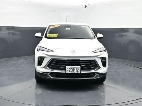 Used 2025 Buick Encore GX Preferred AWD/4WD image 2