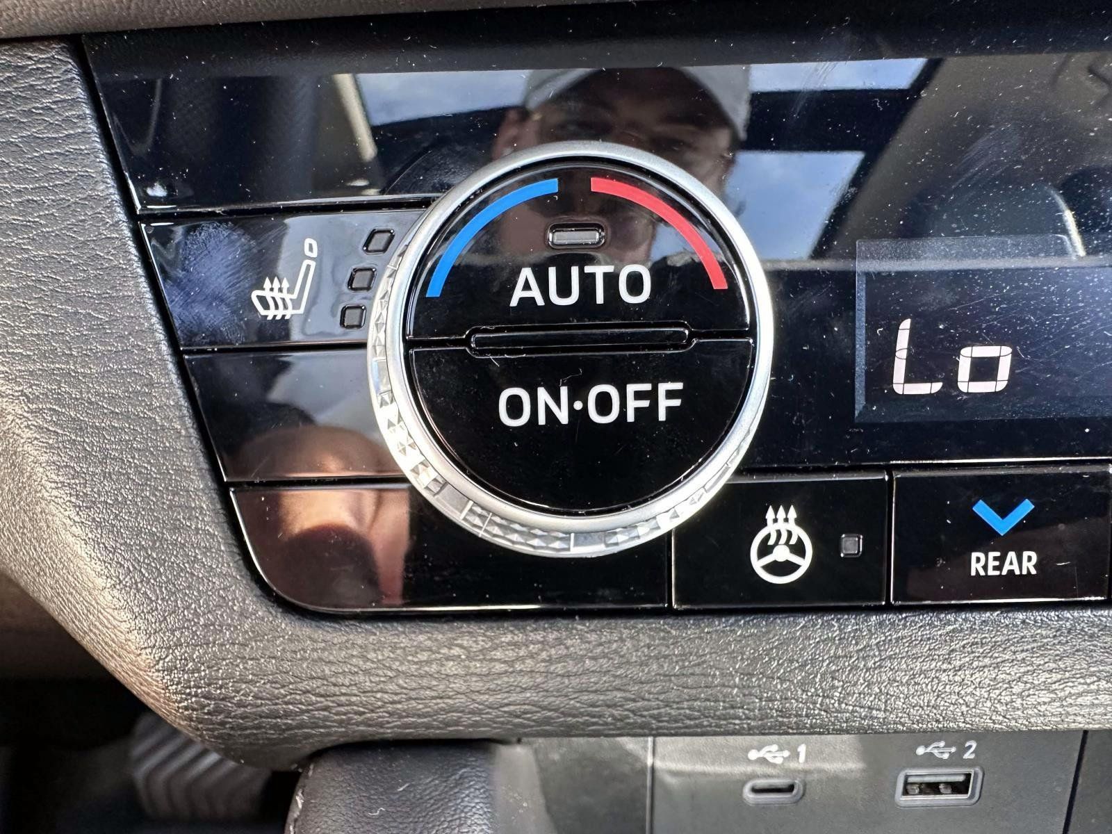 Used 2024 Mitsubishi Outlander SEL AWD/4WD image 25