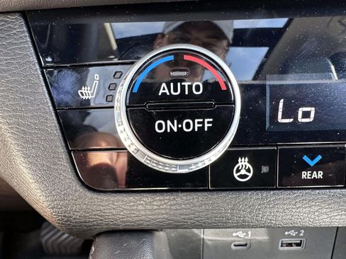 Used 2024 Mitsubishi Outlander SEL AWD/4WD image 25