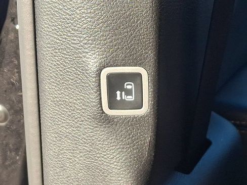 Used 2025 Chrysler Pacifica Select FWD image 15