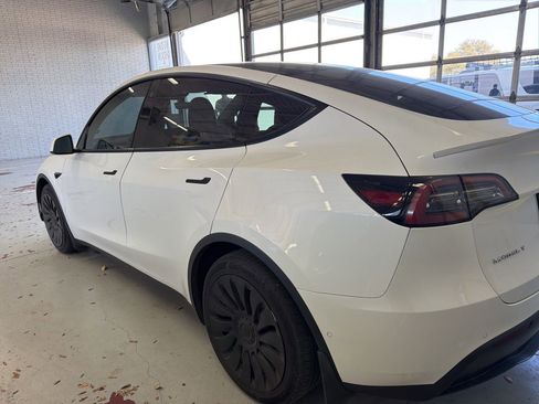 Used 2021 Tesla Model Y Long Range image 6