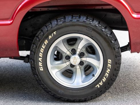 Used 2001 Chevrolet S10 Pickup LS w/ Preferred Equipment Group RWD image 40