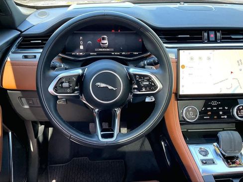 Used 2024 Jaguar F-PACE R-Dynamic S image 6