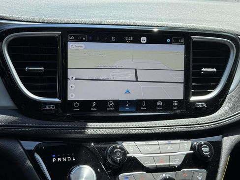 New 2026 Chrysler Pacifica Limited w/ Uconnect Theater Family Group FWD image 16