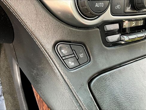Used 2016 Chevrolet Suburban LTZ AWD/4WD image 41