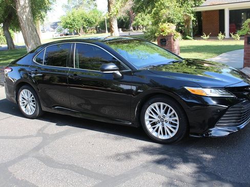 Used 2018 Toyota Camry XLE FWD image 45
