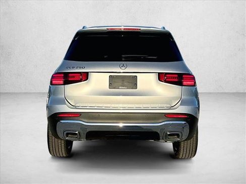 Used 2026 Mercedes-Benz GLB 250 image 4