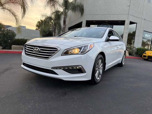 Used 2015 Hyundai Sonata SE image 2
