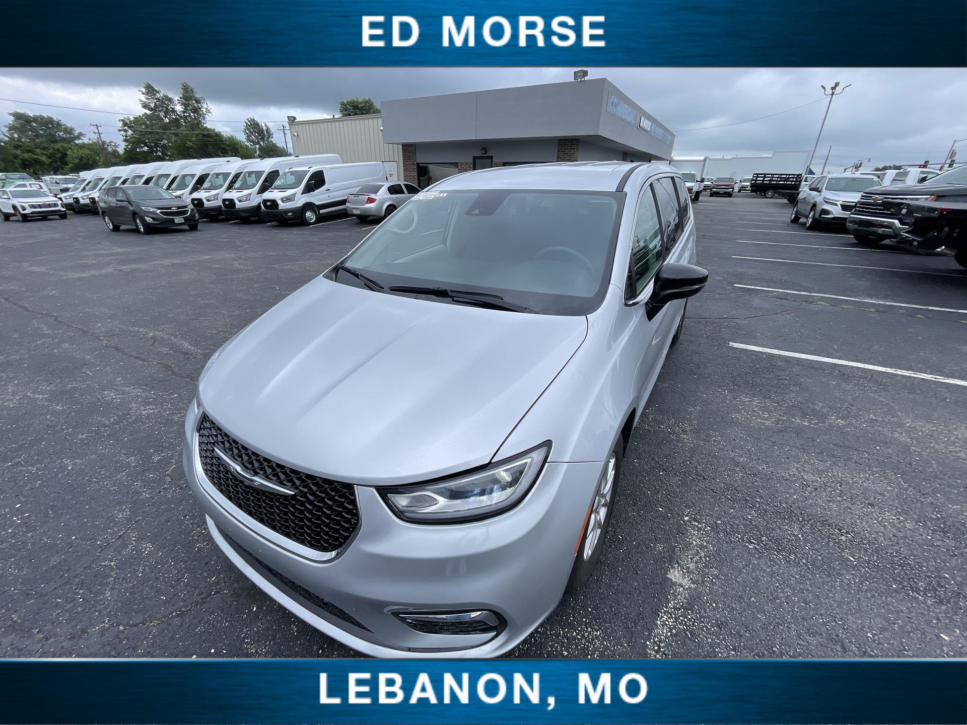 Used 2024 Chrysler Pacifica Touring-L FWD image 19