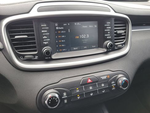 Used 2019 Kia Sorento L FWD image 26