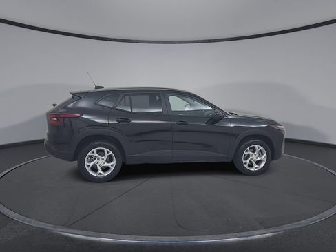 Used 2026 Chevrolet Trax LS w/ LS Convenience Package FWD image 17