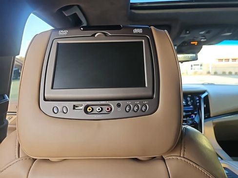 Used 2019 Cadillac Escalade Platinum image 34