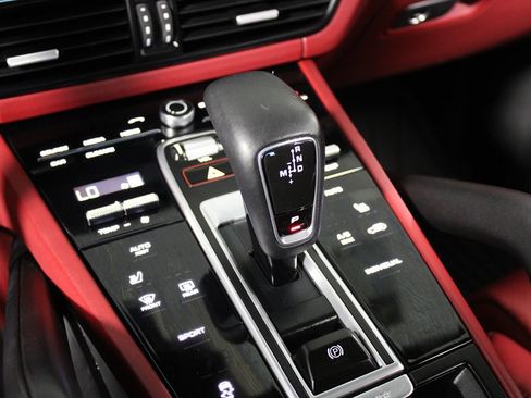 Used 2022 Porsche Cayenne Premium Pkg image 22