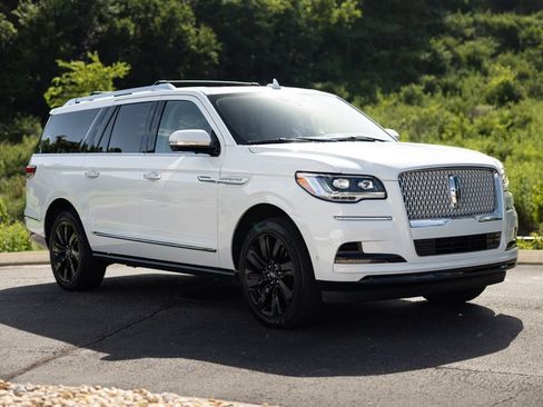 Used 2024 Lincoln Navigator L Reserve AWD/4WD image 9