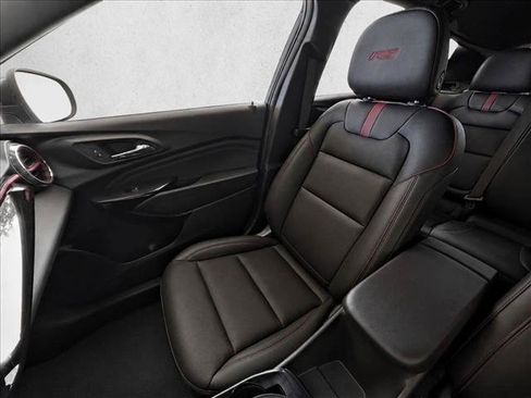 Used 2025 Chevrolet Trax RS w/ Driver Confidence Package FWD image 23