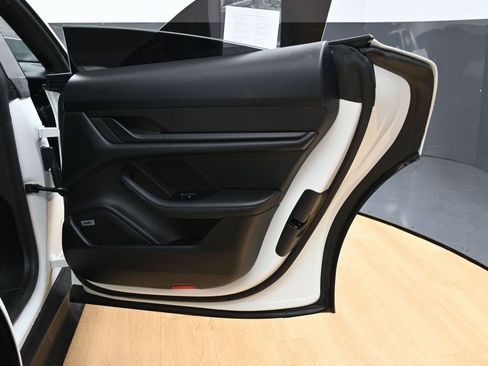 Used 2021 Porsche Taycan image 40
