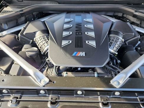 Certified 2025 BMW X7 M60i image 32