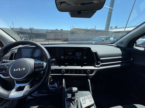 Used 2025 Kia Sportage LX FWD image 32