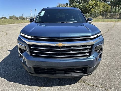 New 2026 Chevrolet Traverse LT w/ Sun and Wheel Package image 3