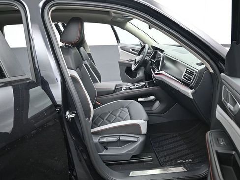 New 2026 Volkswagen Atlas Peak Edition image 14