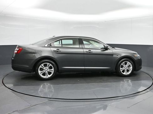 Used 2017 Ford Taurus SE FWD image 8