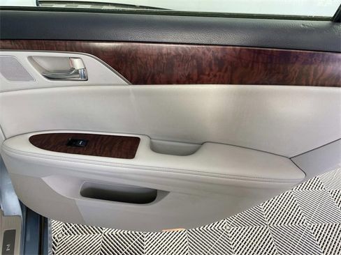 Used 2011 Toyota Avalon Limited image 23