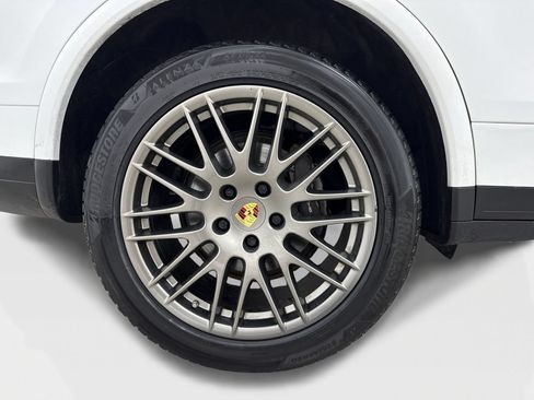Used 2018 Porsche Cayenne Platinum Edition AWD/4WD image 48