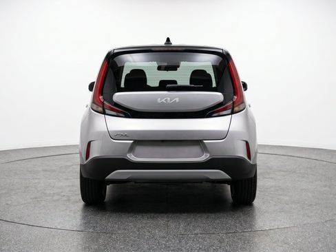 Used 2025 Kia Soul LX w/ LX Technology Package FWD image 7