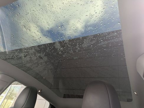 Used 2025 Tesla Model Y Long Range image 22